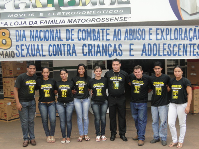 Equipe da Pantanal, juntamente com a equipe do CREAS, durante mobilização