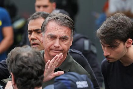Moraes autoriza prisão domiciliar de Bolsonaro com tornozeleira