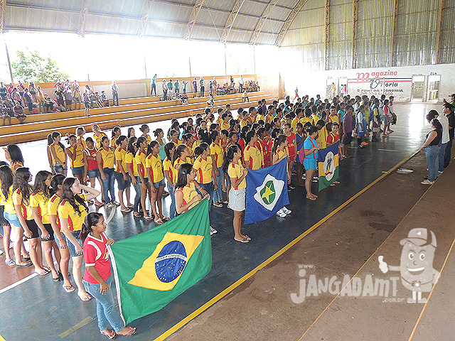 Abertura da fase municipal dos Jogos Escolares; ginásio lotado