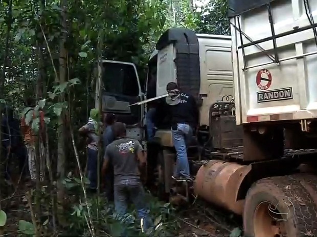 Criminosos roubaram caminhões e desmanchavam para vender peças (Foto: Reprodução/ TVCA)
