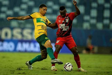 Cuiabá supera Atlético-PR e assume a liderança na série B