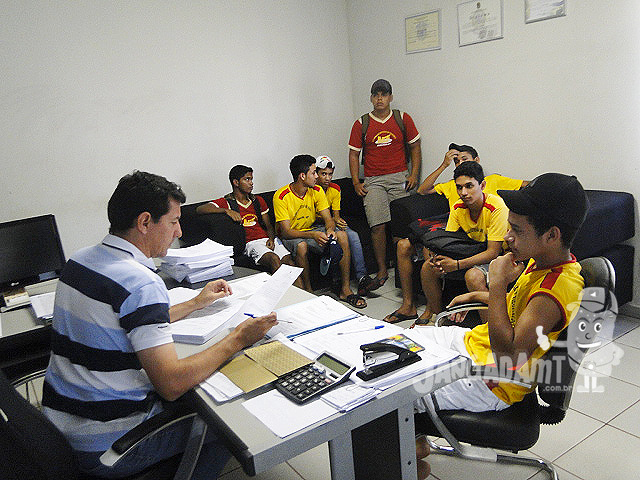 Prefeito se reuniu com alunos e garantiu apoio