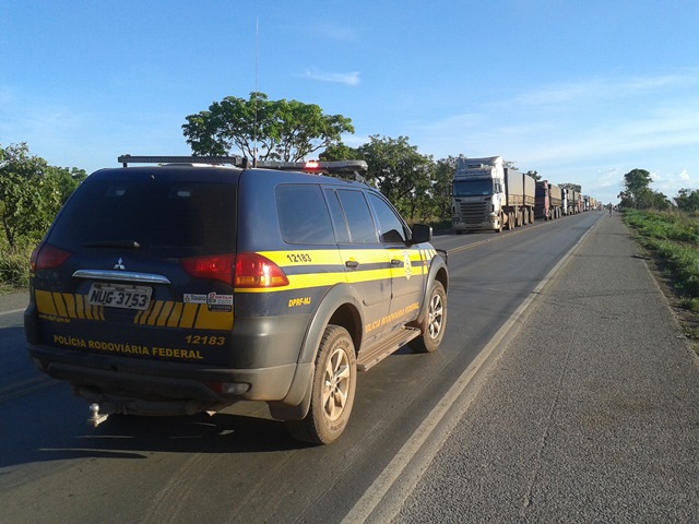 Acidente entre 5 carretas, sem vítima fatal, deixou trânsito congestionado 